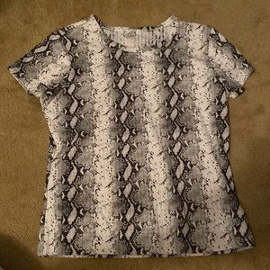 love streak top size XL fits more like a L